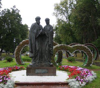 Памятник Петру и Февронии, Город Ярославль, Россия.