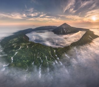 Кальдера вулкана Креницына