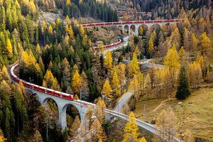 В Швейцарии запустили самый длинный в мире пассажирский поезд