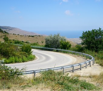 Крутые изгибы дорог Крыма