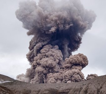 Извержение вулкана Эбеко