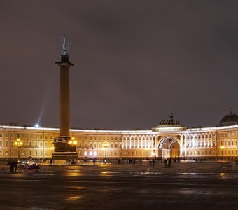 Дворцовая площадь зимним вечером