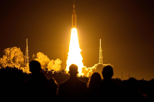 NASA успешно запустило лунную миссию Artemis 1