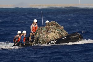 Экоактивисты вывезли 53 тонны отходов с гавайского заповедника Папаханаумокуакеа