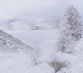 Байкал под белым покрывалом