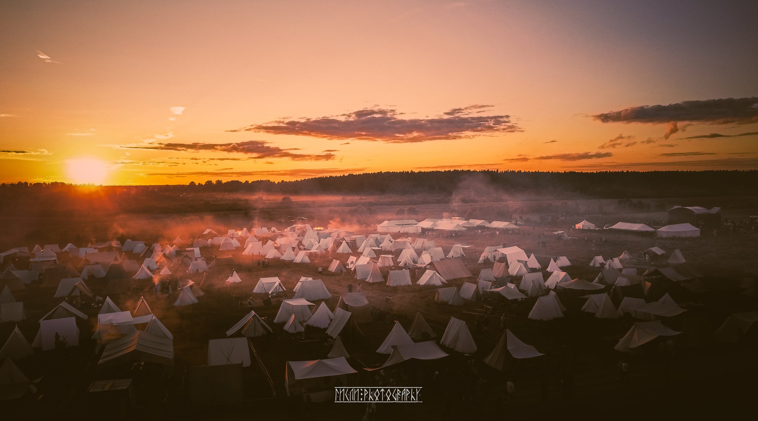 Закат над лагерем викингов