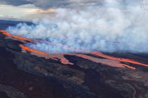Крупнейший в мире действующий вулкан проснулся впервые за 38 лет