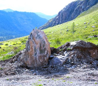 Одинокий камень, Горный Алтай, Россия.