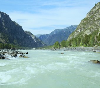 Бурные воды реки Катунь