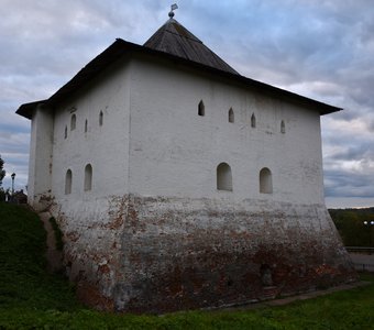 Вязьма. Спасская башня.