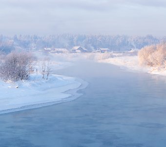 Зимнее морозное утро на реке Белая Холуница.