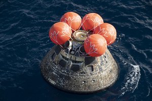 Космический корабль «Орион» успешно вернулся на Землю после полета к Луне