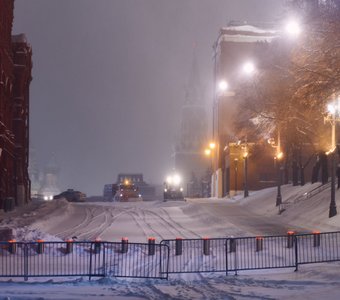 Москва ночная и снежная.