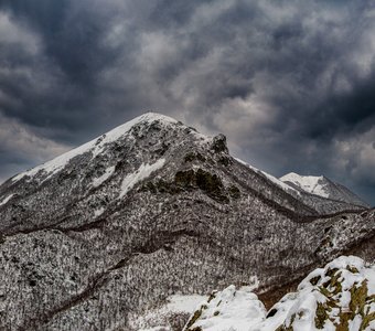 Под грозовыми облаками