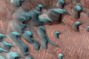 Зима на Марсе: как выглядят снег и иней на Красной планете
