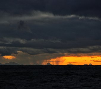 Утренний дождь над островом Лангёйа