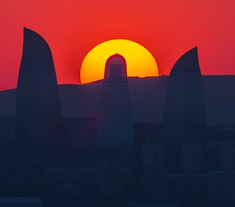 Закат над столицей Азербайджана