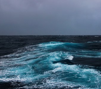 Кильватерная струя на волнах Норвежского моря