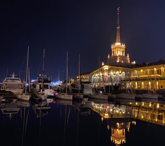 Ночной порт города Сочи