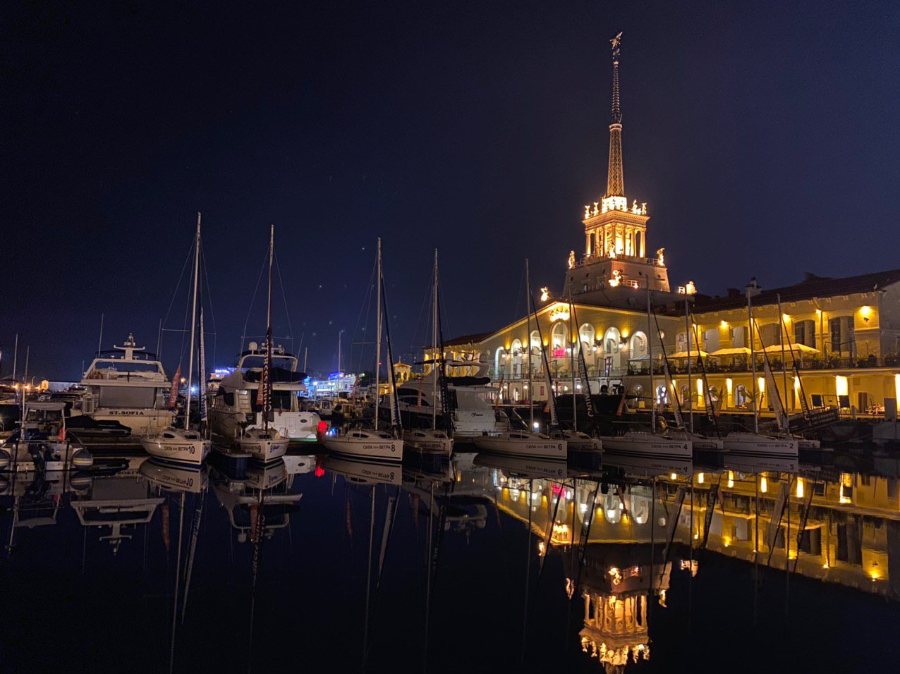 Ночной порт города Сочи
