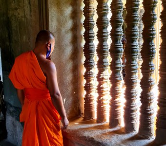 Монах в храме Ангкор-Ват