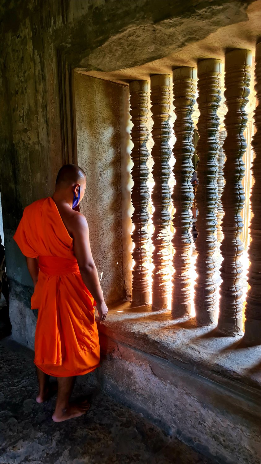 Монах в храме Ангкор-Ват
