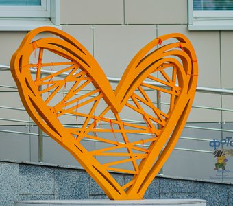 скульптура «Сердце». город Курск