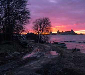 Огненное утро с видом Ладожское озеро и крепость "Орешек"