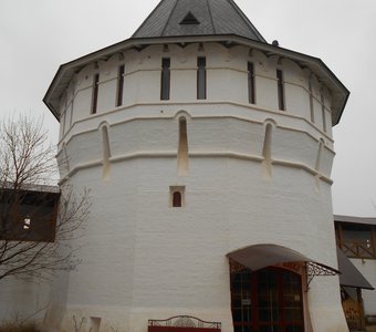 Башня в стене Высоцкого монастыря