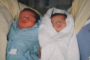 Ученые выяснили, чем отличаются близнецы, которые выросли в разных странах