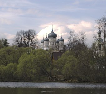 Воскресенско-Федоровский мужской монастырь в с. Сергеево.