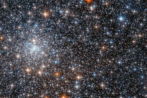 «Хаббл» запечатлел фантастическую россыпь звезд в шаровом скоплении