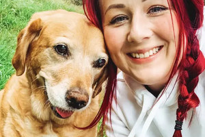 Женщина уволилась с работы, чтобы исполнить мечты умирающей собаки