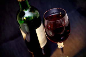 «Тошнит и мутит»: как понять, что у вас непереносимость алкоголя, а не похмелье