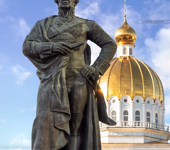 Памятник адмиралу Федору Ушакову. Город Саранск (Россия)