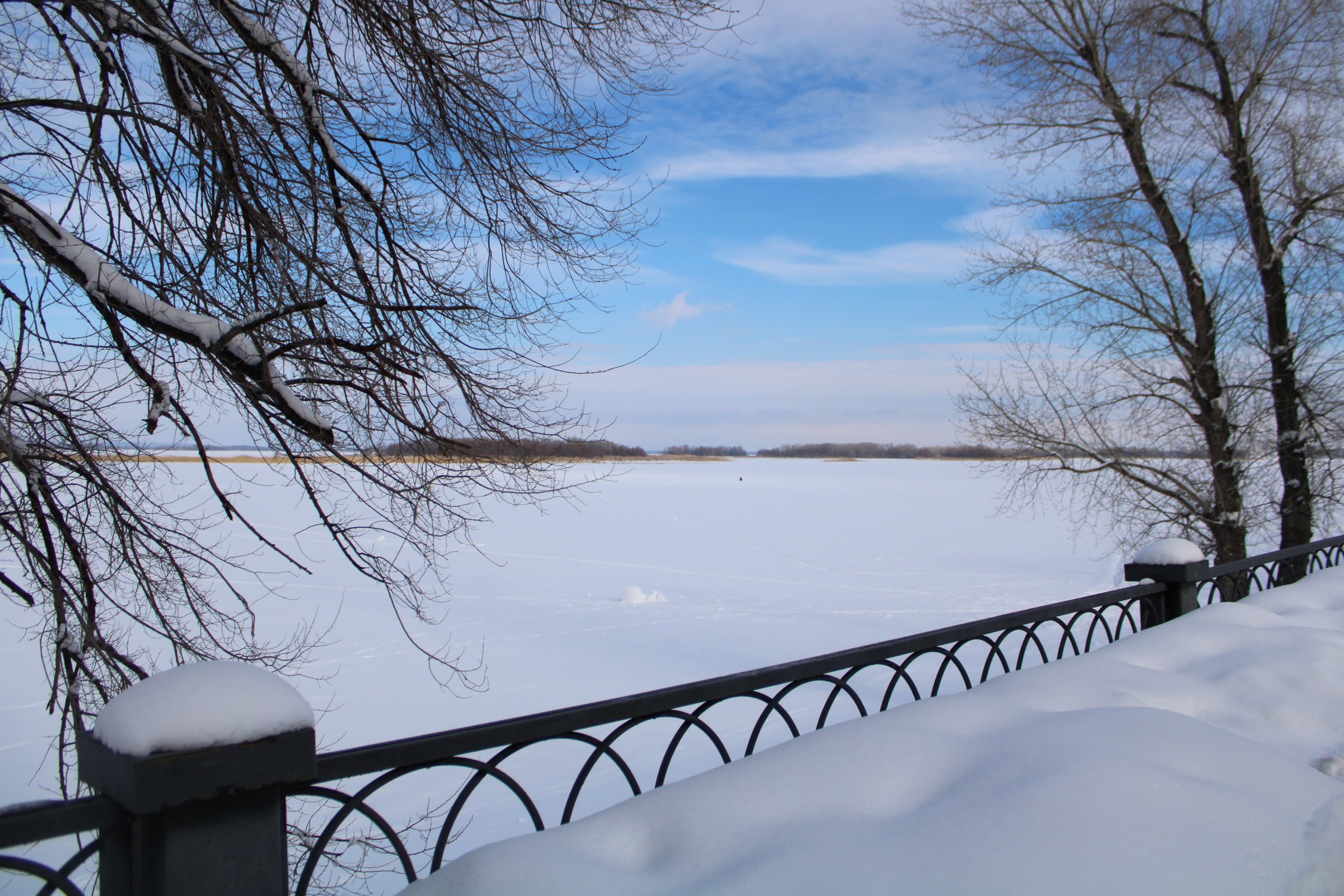 Замёрзшая Волга у Энгельса