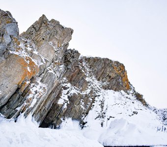 Величественные скалы Байкала
