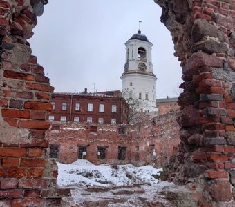 Время сквозь времена...Часовая башня в городе Выборг.