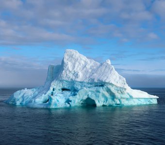 Одинокий айсберг
