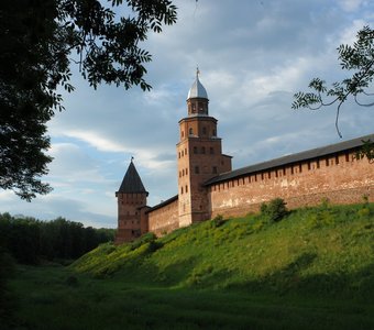 Кремлевская стена, башня Кокуй. Великий Новгород.