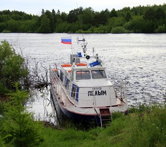 Катер "Пелым" на реке Пелымка.