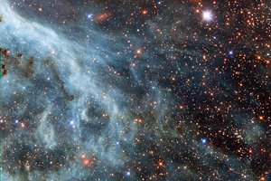 «Хаббл» показал бирюзовые волны туманности Тарантул