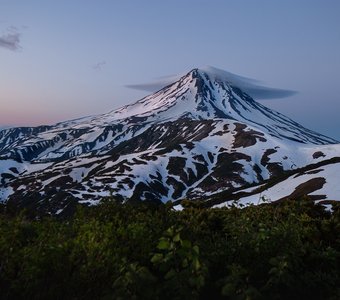 Вилючинский вулкан в лучах заходящего солнца