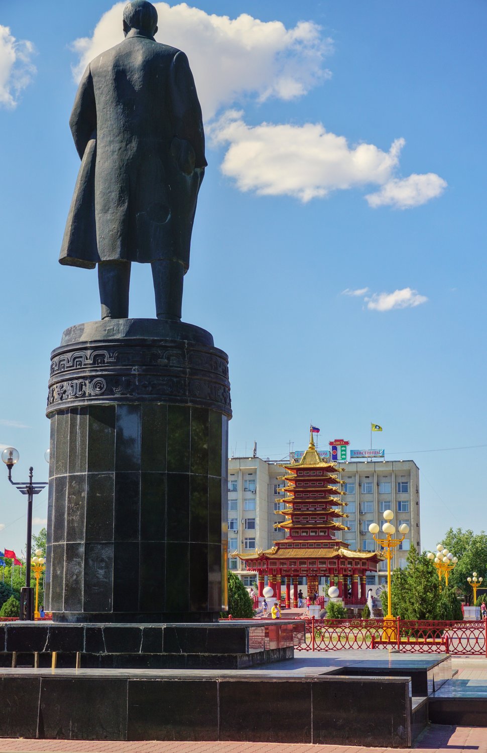 Ленин и буддизм