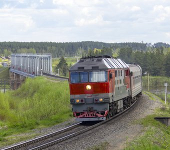 Тепловоз ТЭП70-0469 на перегоне Вага - Вельск, Архангельская область