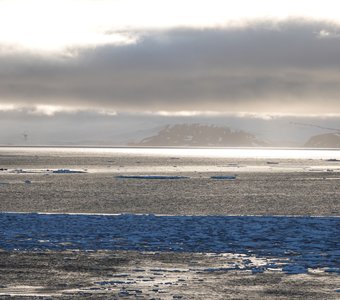 Северный Ледовитый океане в лучах полярного солнца.