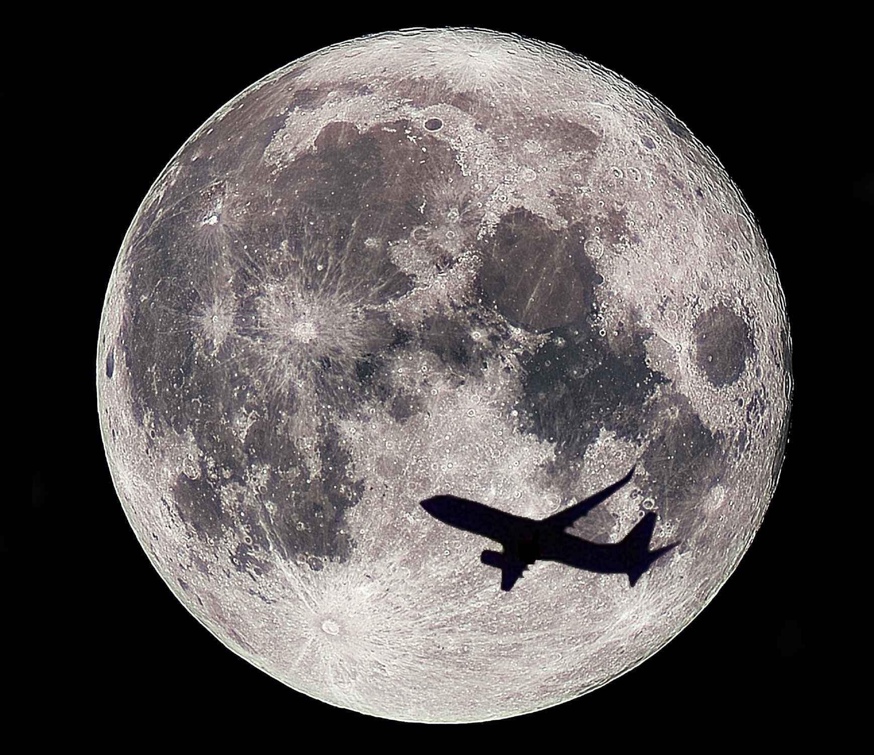 Транзит самолёта по диску Луны.