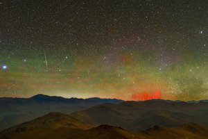 Над пустыней в Чили заметили «таинственные красные огни»