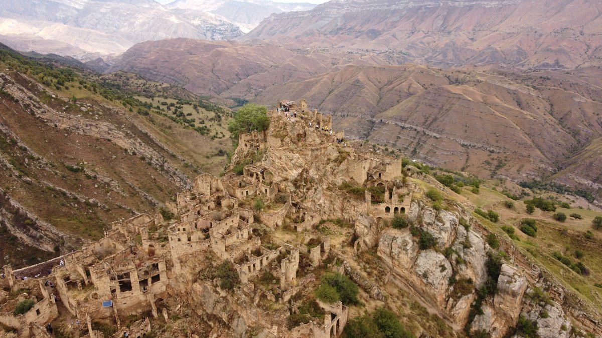 Заброшенное село в Дагестане Гамсутль