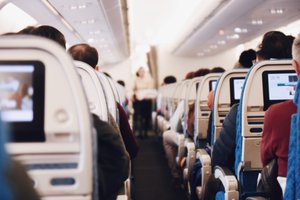 Самые нужные вещи для комфортного перелета: советы стюардесс